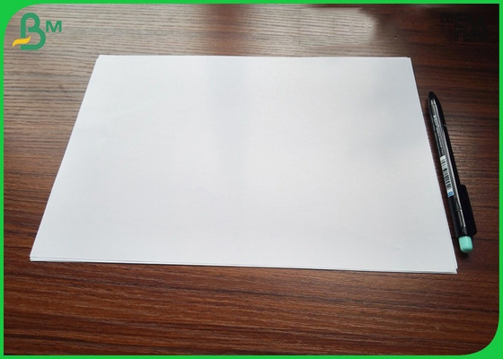 กระดาษอาร์ต C2S เคลือบ 100 - 350 แกรมสำหรับการผลิตหนังสือพื้นผิวมันวาวเรียบ