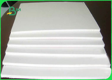 เยื่อกระดาษเยื่อกระดาษสีขาวกระดาษคราฟท์แผ่นกระดาษ / ม้วน 100gsm สำหรับถุงช้อปปิ้ง