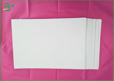 เยื่อไม้เวอร์จินกระดาษเคลือบผิวมันเรียบ 5.5-7.0% ความชื้นสำหรับการพิมพ์ออฟเซ็ท