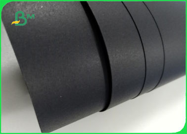 ความเรียบของเยื่อไม้ 300 / 350gsm กระดาษแข็งสีดำสำหรับกล่องอัญมณี