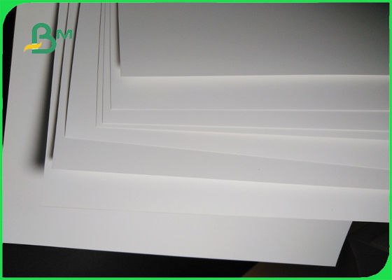 กระดาษสังเคราะห์เคลือบเรซิ่นที่พิมพ์ได้ 200um สำหรับบรรจุหีบห่อและติดฉลาก