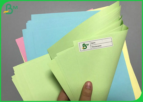 ม้วนจัมโบ้ 70 แกรม 80 แกรมกระดาษสีพาสเทลแบบไม่เคลือบสีสำหรับ Origami