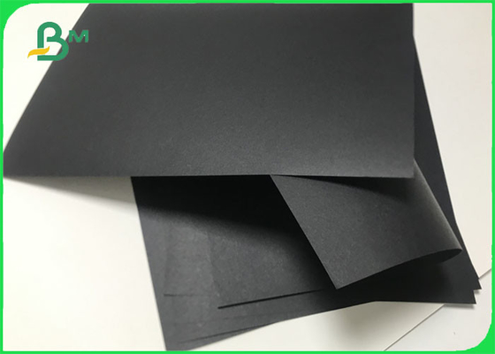 B1 ขนาดเยื่อกระดาษรีไซเคิล 150g 200g แผ่นกระดาษคราฟท์สีดำสำหรับ Hangtags
