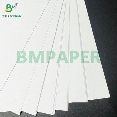 180 กรัม 230 กรัม กระดาษสีขาวไร้ผนัง ไม่เคลือบในม้วน สําหรับผลิตกระเป๋าช้อปปิ้ง