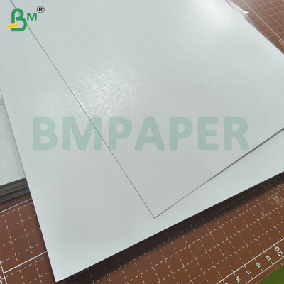 คาร์ดสต็อคเนียร์สีดํา 310 Gsm คาร์ดเกมผิวหน้ากระจ่างสองด้าน