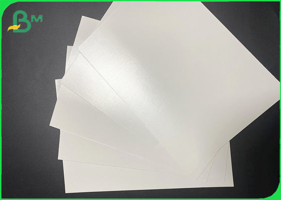 ท่ีต้านทานนำ้มัน PE เคลือบม้วนกระดาษเคลือบลามิเนตม้วนสำหรับถ้วยเครื่องดื่มร้อน