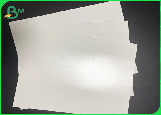 ท่ีต้านทานนำ้มัน PE เคลือบม้วนกระดาษเคลือบลามิเนตม้วนสำหรับถ้วยเครื่องดื่มร้อน