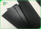 B1 ขนาดเยื่อกระดาษรีไซเคิล 150g 200g แผ่นกระดาษคราฟท์สีดำสำหรับ Hangtags