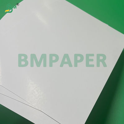 กระดาษไพ่เกมส์ 330 กรัม เนื้อดํากระจ่างกระจ่างสองด้าน สําหรับการแข่งขันโป๊กเกอร์มืออาชีพ