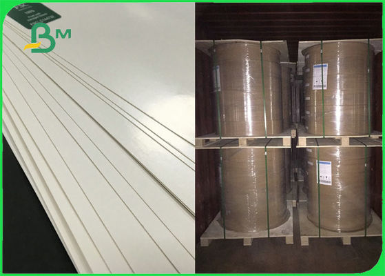 FSC เยื่อไม้บริสุทธิ์ 100% PE เคลือบกระดาษสีขาวสำหรับทำแผ่นถ้วย 300gsm